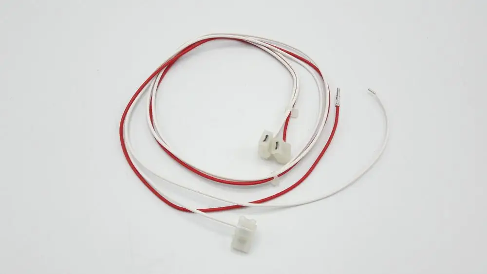 Kabel für Sensoren von Remeha, bestehend aus roten und weißen Leitungen, mit Steckverbindern und freiem Drahtende.